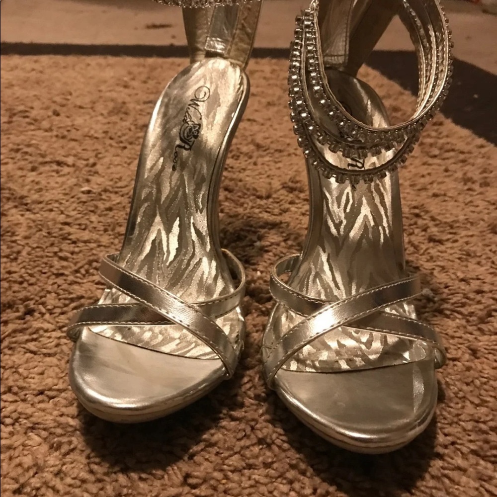 High Heels - Picture 2 of 4